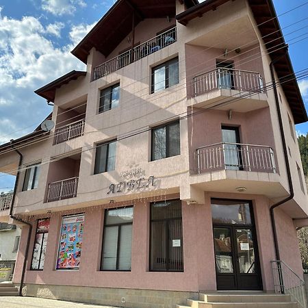 Advel Guest Hous Hotel Madzhare Bagian luar foto