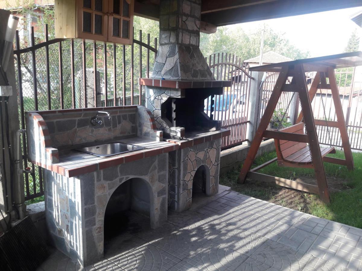 Advel Guest Hous Hotel Madzhare Bagian luar foto