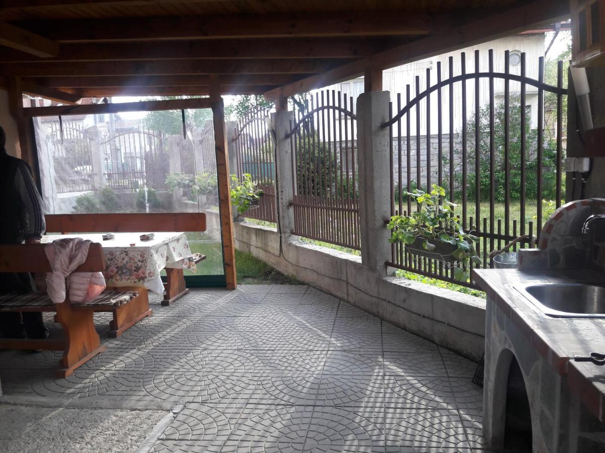 Advel Guest Hous Hotel Madzhare Bagian luar foto