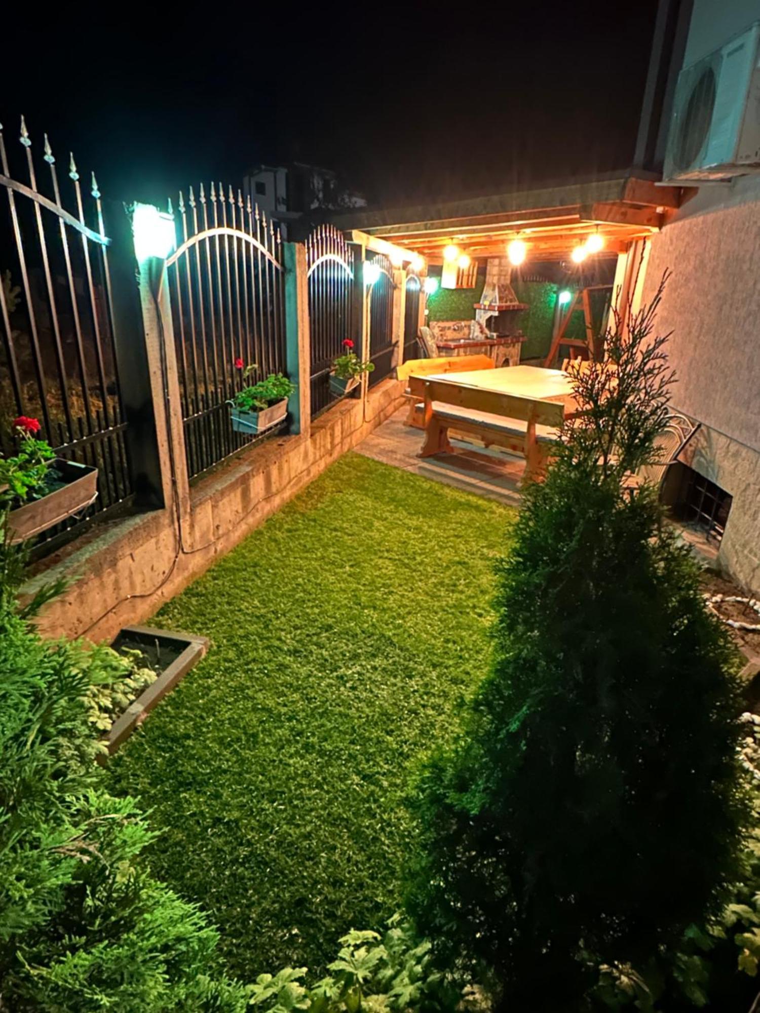 Advel Guest Hous Hotel Madzhare Bagian luar foto