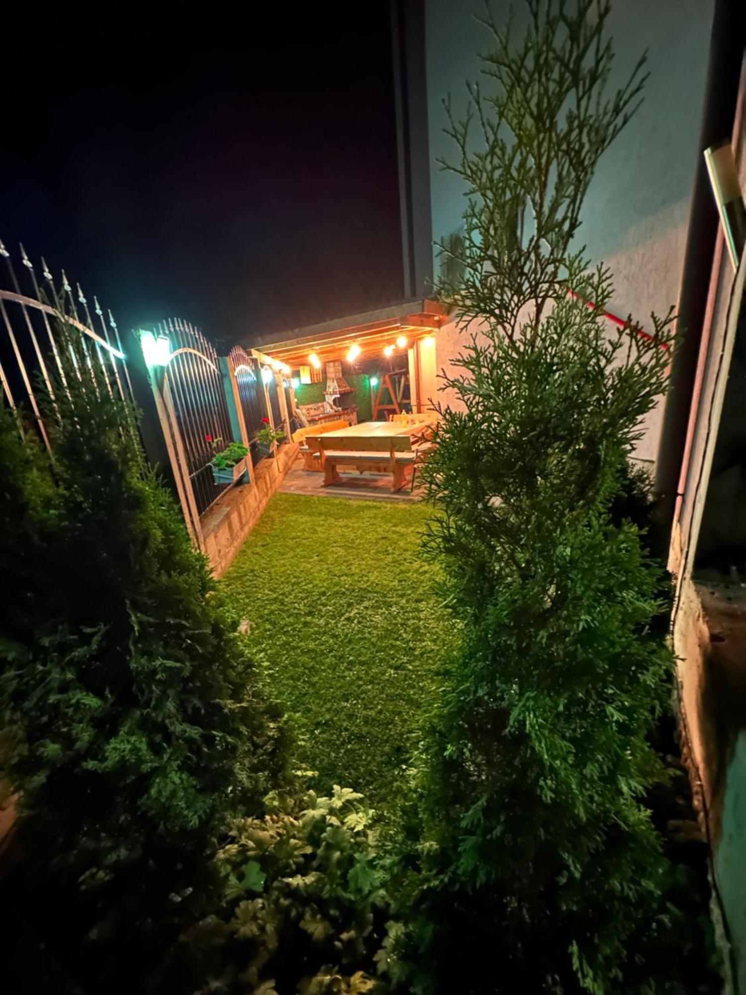 Advel Guest Hous Hotel Madzhare Bagian luar foto