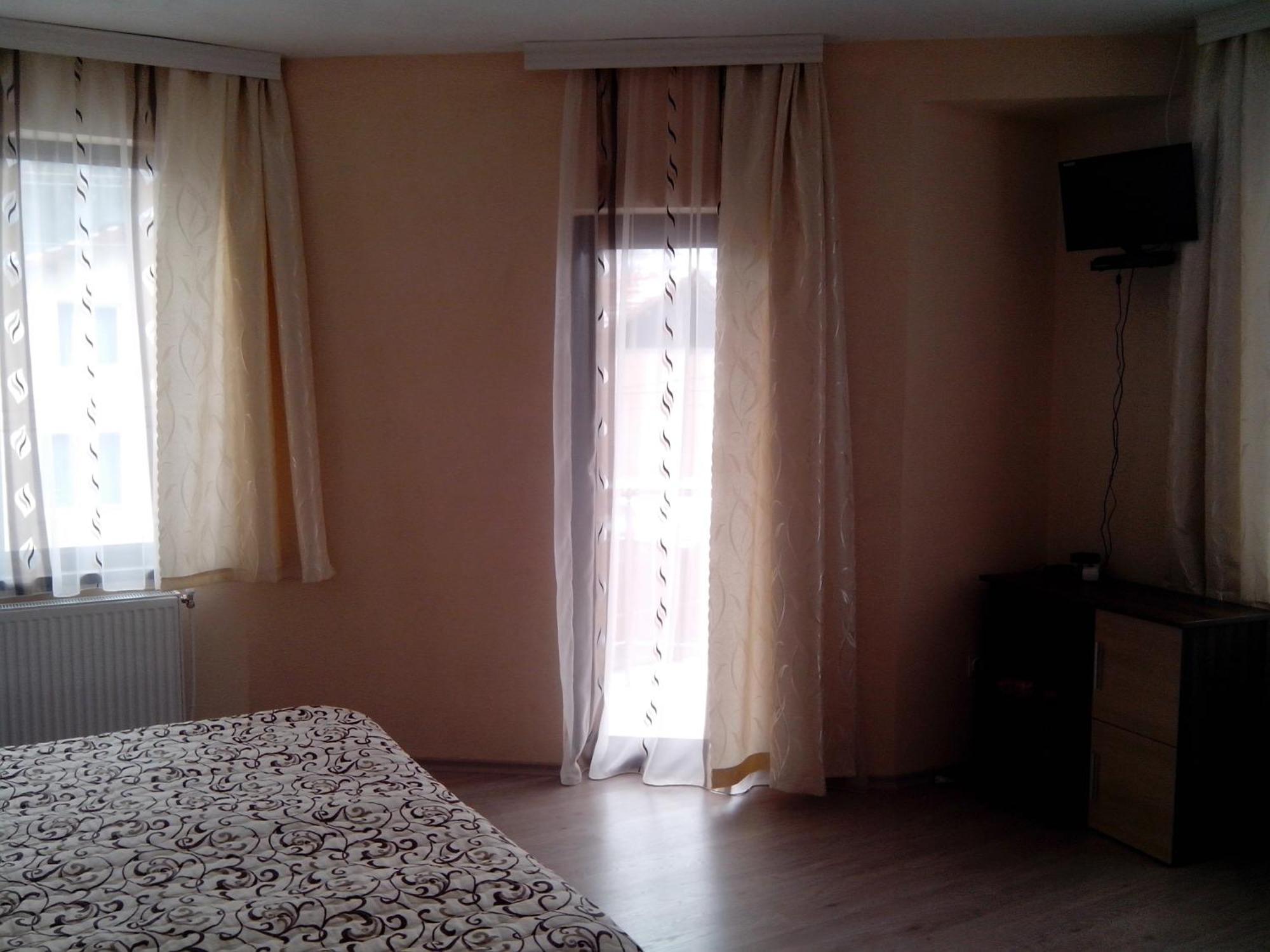 Advel Guest Hous Hotel Madzhare Bagian luar foto