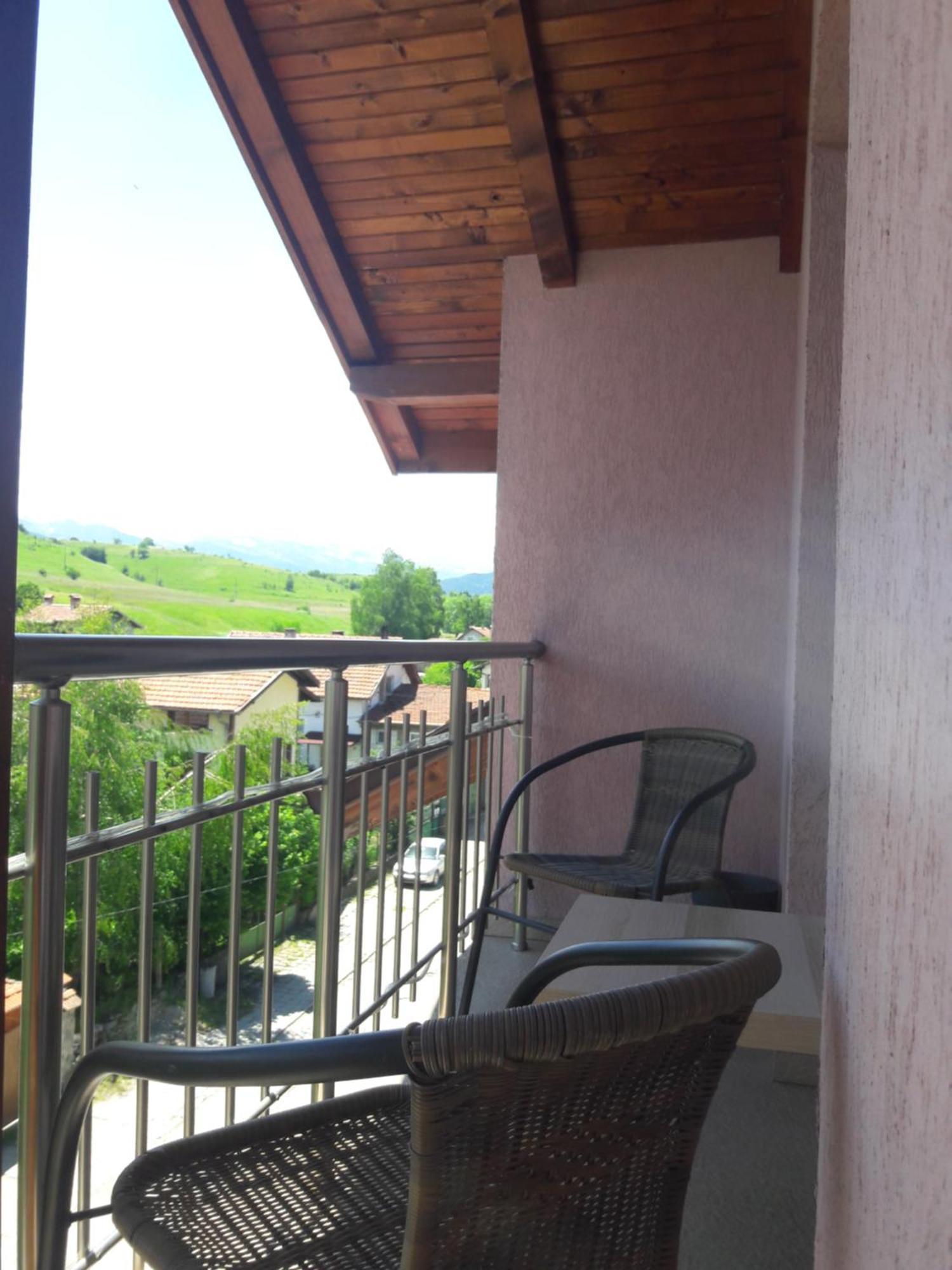 Advel Guest Hous Hotel Madzhare Bagian luar foto