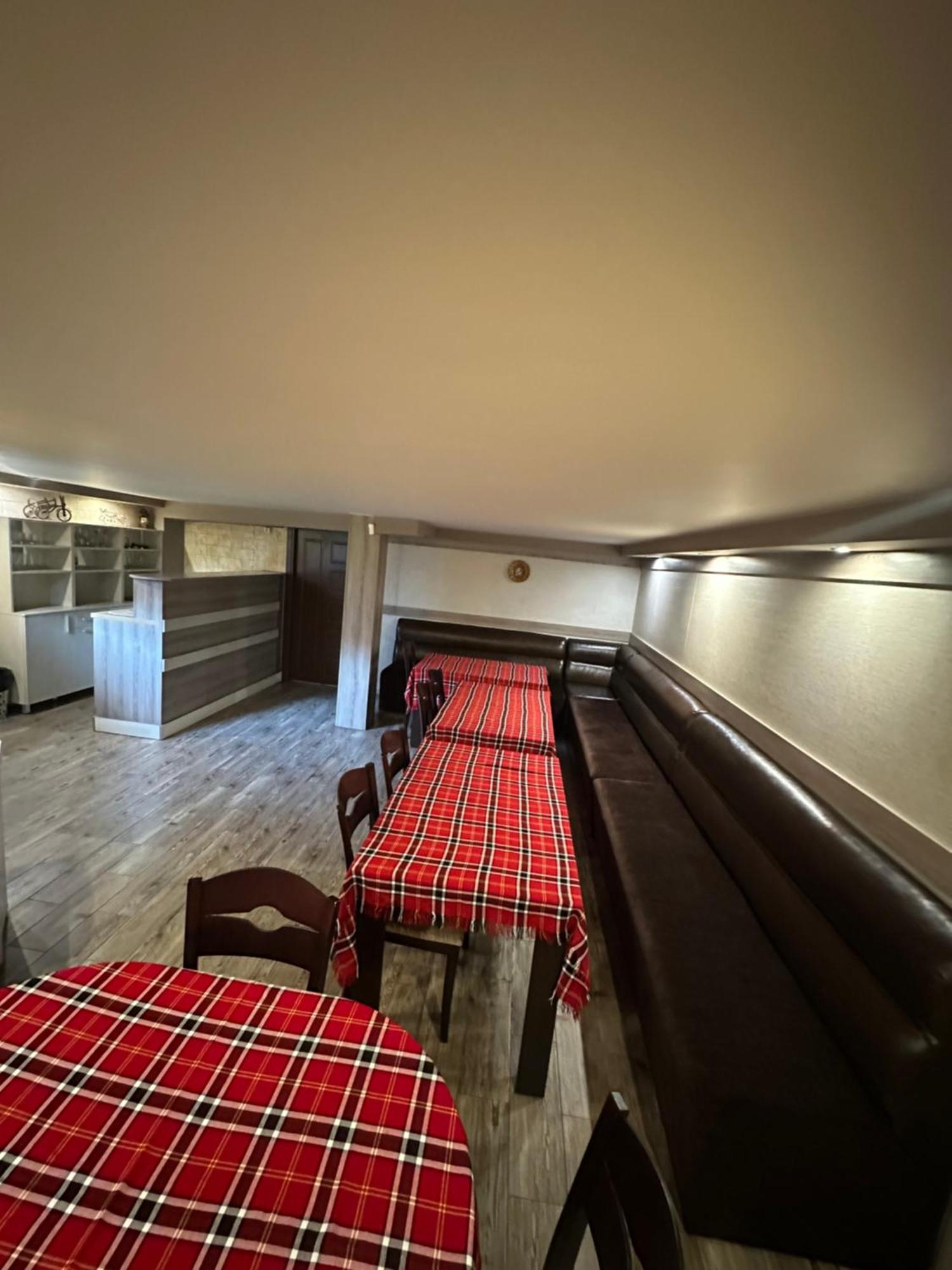 Advel Guest Hous Hotel Madzhare Bagian luar foto